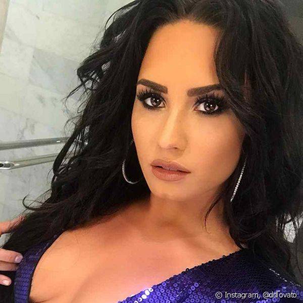 A sombra escura no black eye de Demi Lovato ? uma boa inspira??o para a make para noite no outono-inverno 2018 (Foto: Instagram @ddlovato)